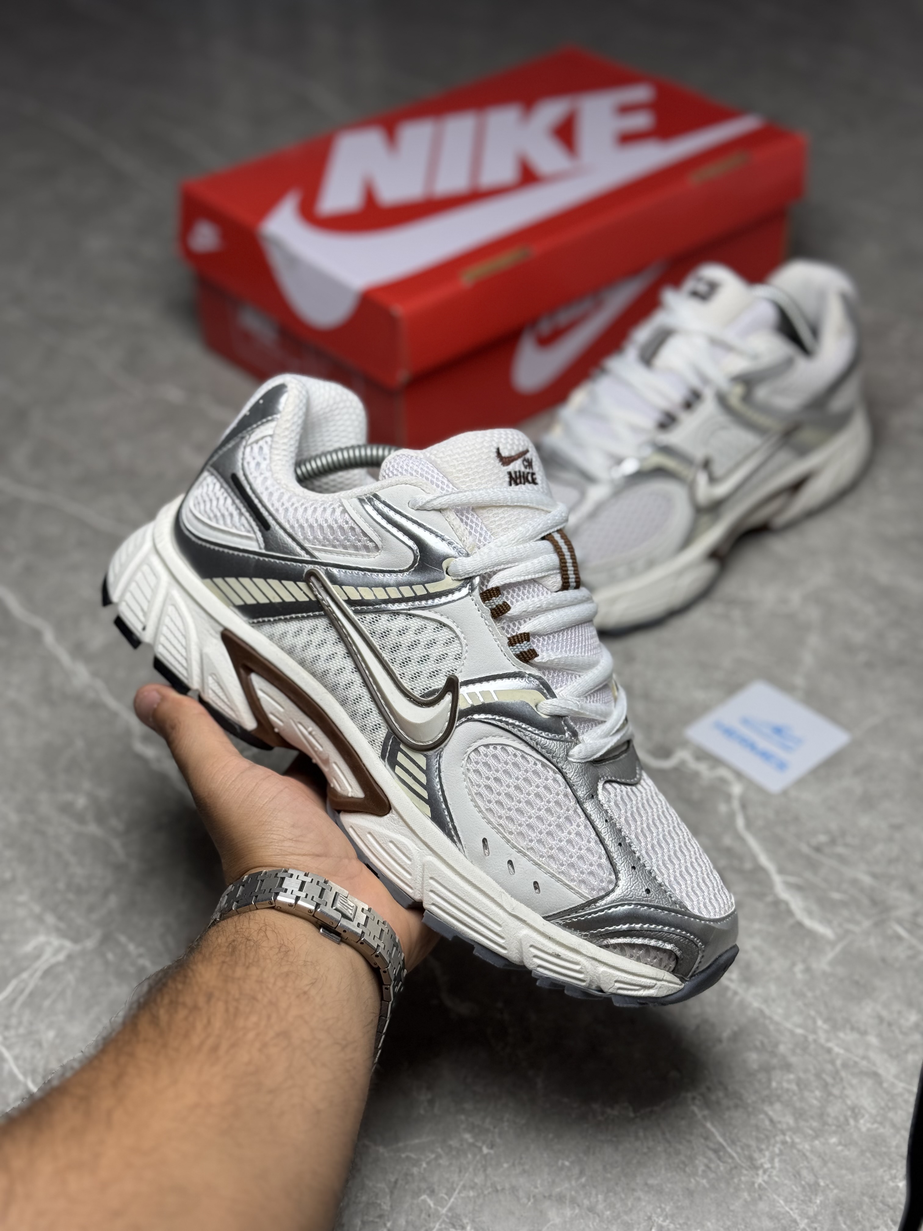 کتونی مردانه رانینگ Nike V5 RNR رنگ موکا